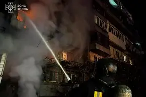 В Киеве в результате дроновой атаки вспыхнул пожар — местные власти