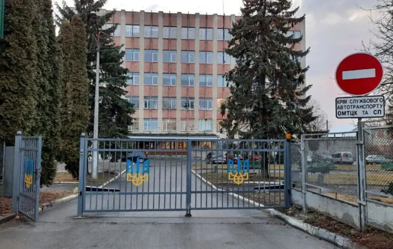 В Тернополе мобилизованный выпал с пятого этажа ТЦК во время попытки побега