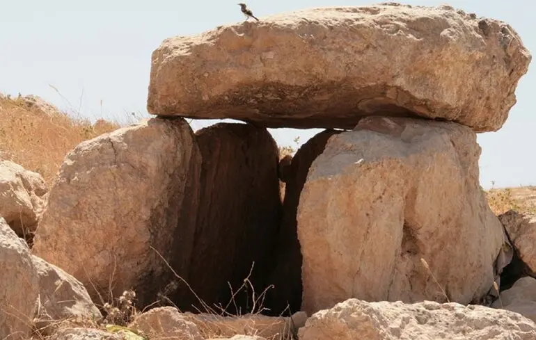 Дольмен, знайдений у Мурайгхаті в Йорданії.