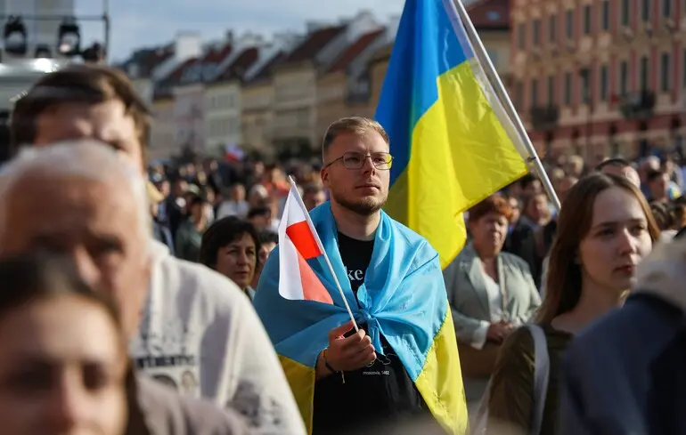 Коли доброзичливість змінюється на ненависть: українці перебувають під тиском в Польщі — Bloomberg 