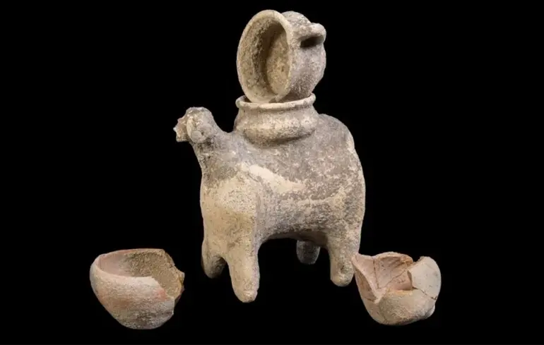 Поблизу Армагеддону: археологи виявили стародавній чайник у формі барана