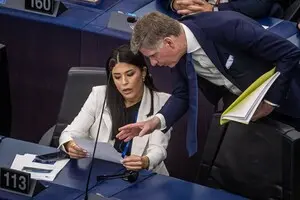 Греческую депутатку подозревают в подделке подписей