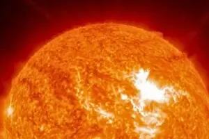 На Сонці стався найпотужніший спалах у 2025 році: Земля опинилася на лінії вогню