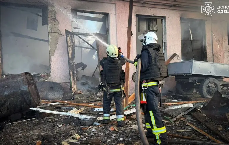 РФ майже цілодобово атакує дронами Одесу та область: є пошкодження транспортної інфраструктури