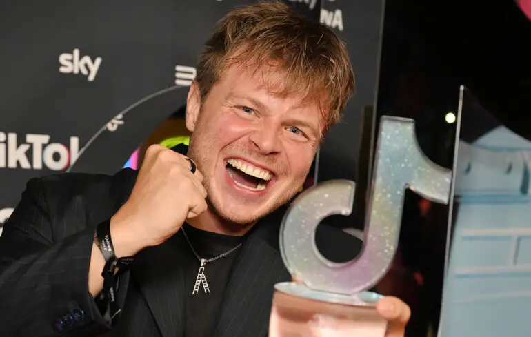 Макс Клименко отримав нагороду "Творець року" на TikTok UKIE Awards 2025.