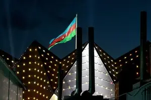 Азербайджан отреагировал на повреждение своего посольства в Киеве в результате атаки России