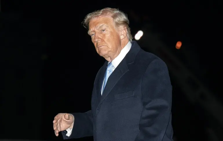 Непоколебимый имидж Дональда Трампа и перспективы выборов под давлением дела Эпштейна