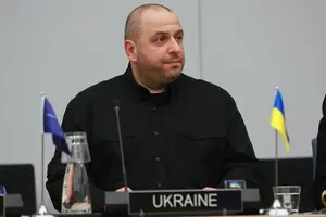 Умеров уже в США. СНБО говорит о командировке, но есть нюансы