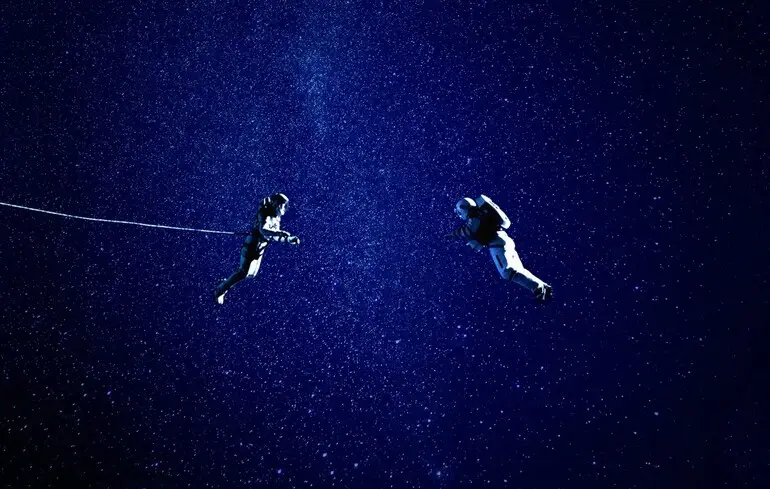 Достукатись до людства. Чому «Ти космос» — це найпотрібніший фільм про зв’язок у добу самотності