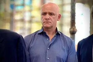 За Труханова внесли залог два с половиной десятка человек