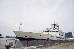 Шпионский корабль РФ пытался 