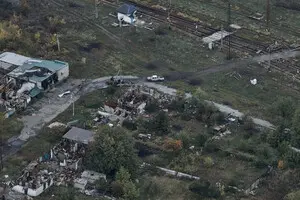 Окупанти переодягаються в цивільний одяг та намагаються перекинути техніку в Покровськ 