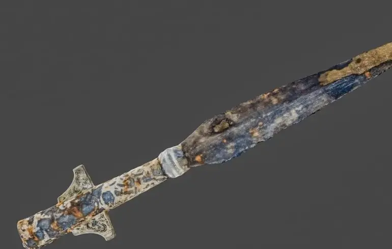 На дні озера в Польщі знайшли спис середньовічного шляхтича або князя