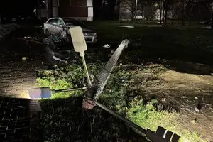 В Харькове произошло ДТП: авто отбросило на детскую площадку, есть пострадавшие