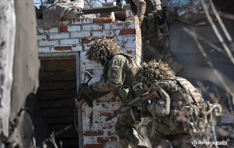 «Вмістяться в один клас»: у Куп’янську залишилося 40 російських штурмовиків