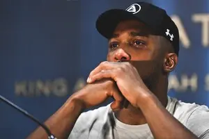 Джошуа начал сотрудничество с командой Усика