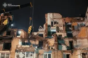 У Тернополі четвертий день розбирають завали зруйнованого будинку: число загиблих збільшилося
