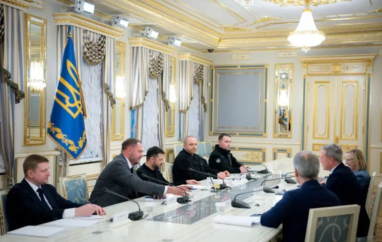 США попередили НАТО, що у разі відмови Зеленського від «мирної угоди», Україну в майбутньому чекає щось гірше – ЗМІ