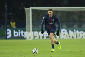 Украинец Забарный помог ПСЖ одержать разгромную победу