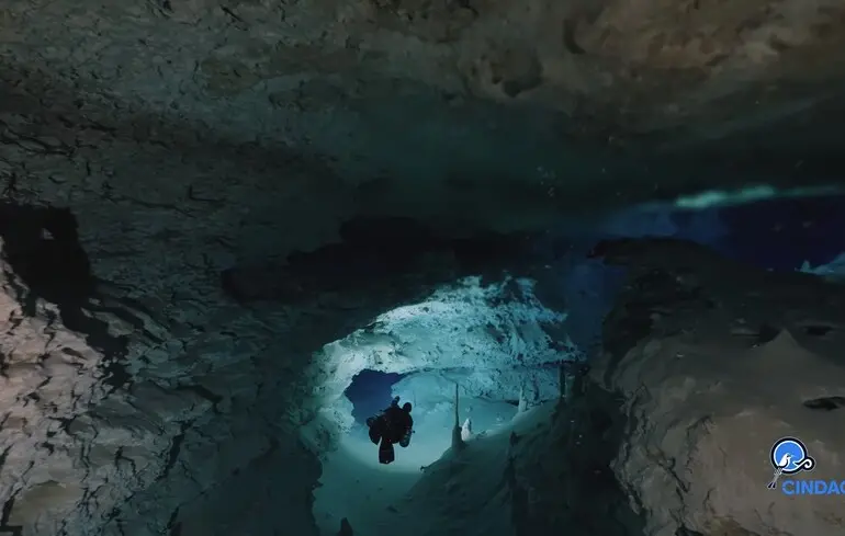 Найдовша підводна печера у світі виявилася навіть більшою, ніж вважалося