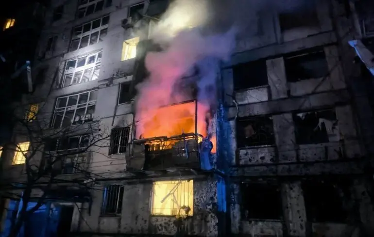 Через дроновий удар у Дніпрі спалахнула дев'ятиповерхівка, багато постраждалих — ОВА