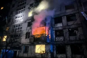 Из-за дронового удара в Днепре вспыхнула девятиэтажка, много пострадавших — ОВА