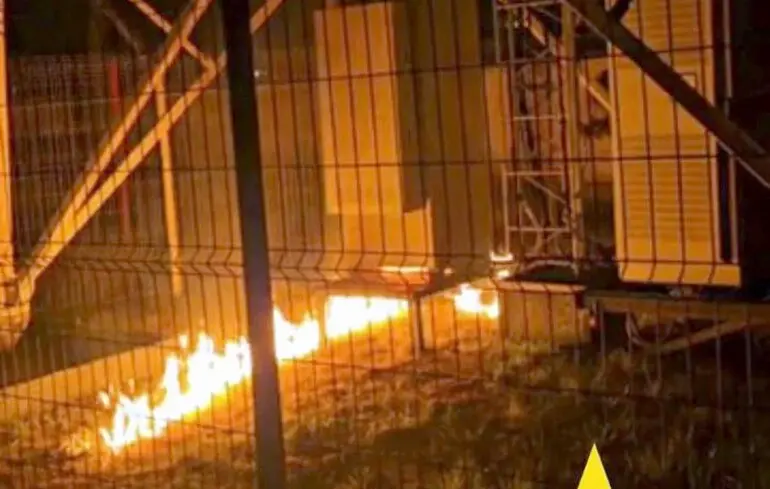 Їм затримували зарплату - вони підпалили електровоз: 