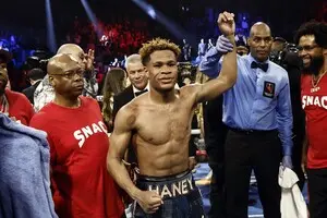 Обидчик Ломаченко снова стал чемпионом мира