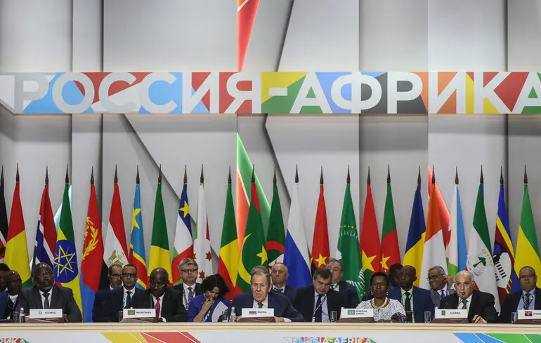 Кремль посилює пропаганду в Африці, просуваючи антизахідні наративи та героїзуючи ПВК «Вагнер» — ЦПД