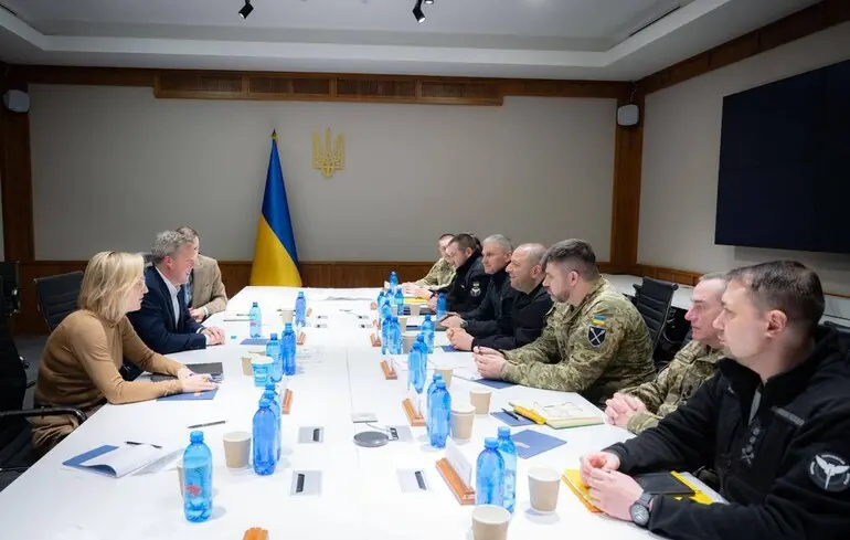 Reuters: США заявили про прогрес у мирних переговорах з Україною, але ключові питання гарантій безпеки так і не невирішені