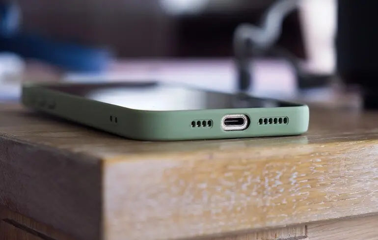 Важно знать: могут ли у военнообязанного забрать телефон по дороге в ТЦК