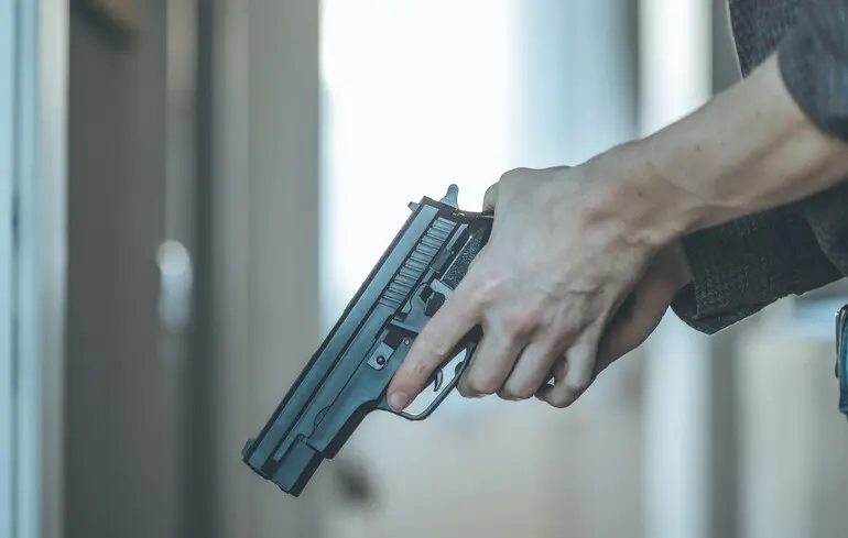 У Львові батьки третьокласників влаштували стрілянину на подвір’ї школи через суперечку між дітьми