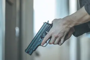 Во Львове родители третьеклассников устроили стрельбу во дворе школы из-за спора между детьми