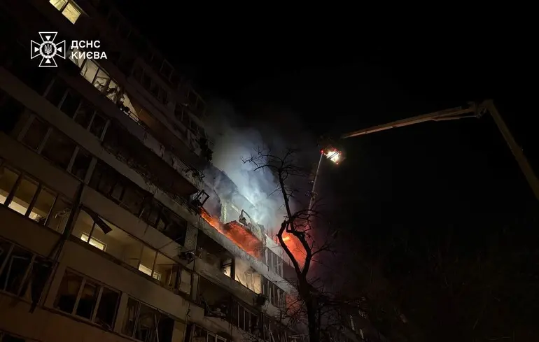 Нічна атака на Київ: влучання по багатоповерхівках, поранених госпіталізують, є загиблі