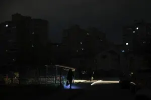 В Києві після російської атаки ввели екстрені відключення електроенергії