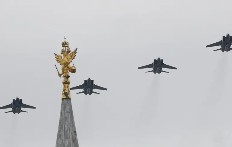 Россияне выпустили более 460 дронов и 22 ракеты 