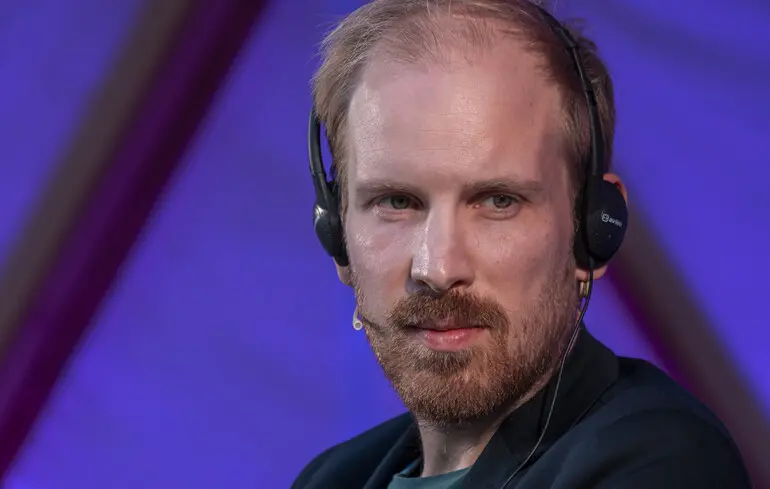 Нідерландський історик та публіцист Рутґер Бреґман.