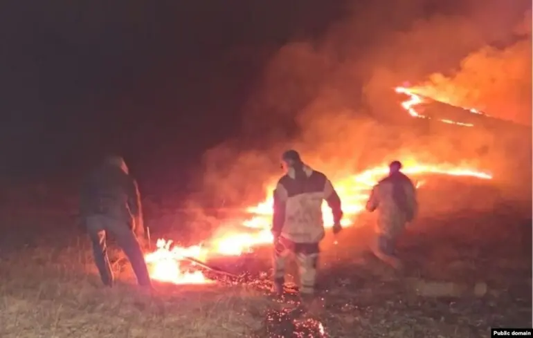 Четвертий день боротьби з лісовими та польовими пожежами у Вірменії: рятувальники і місцеві жителі продовжують ліквідацію осередків
