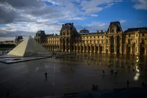 Лувр піднімає ціни: хто платитиме за вхід вдвічі більше