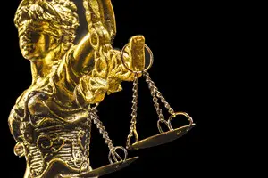 Крок вліво, крок назад: шість ударів по реформі правосуддя