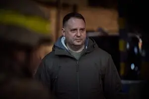 Скандал у розпал переговорів: Зеленський прощається з найвпливовішим помічником