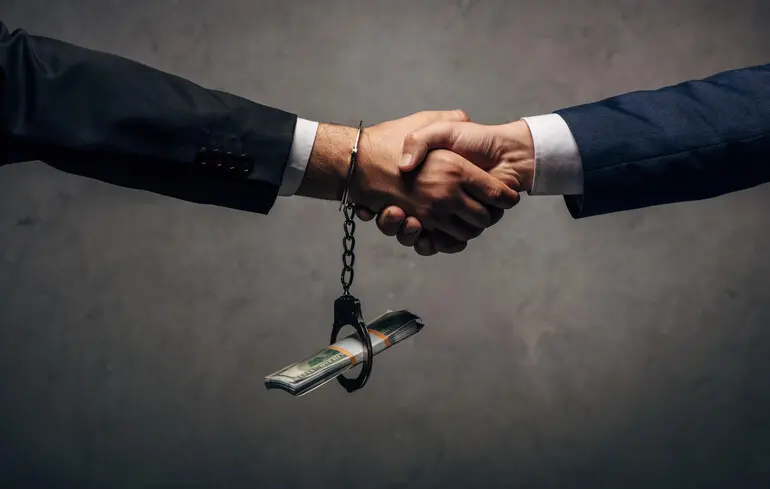 Становится ли Украина более эффективной в борьбе с коррупцией — WSJ