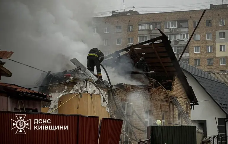 У Київській області внаслідок ударів РФ одна людина загинула та 14 — постраждали