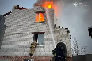 Дрони атакували Чернігів та область: є поранені, пошкоджено енергооб'єкт та будинки