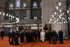 Папа Лев під час свого першого візиту до мечеті роззувся, але молитися не став