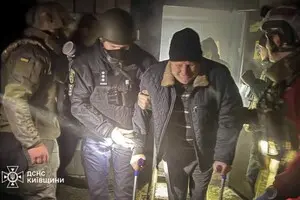 Масштабна пожежа і багато постраждалих: ДСНС показала наслідки удару по багатоповерхівці на Київщині