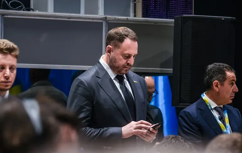 Чотири чинники, що обрушили систему, яку Єрмак збудував для Зеленського