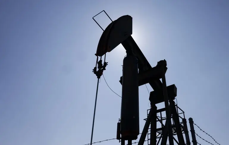 Українські атаки на РФ та напруженість між США і Венесуелою підняли ціни на нафту — Reuters