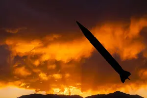 Россияне утром ударили баллистикой по Днепру, есть погибшие