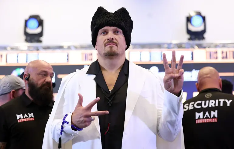 Усик бросил вызов знаменитому американскому боксеру